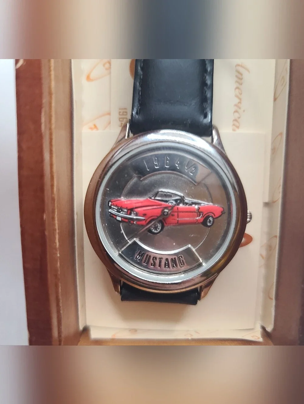 Vintage Relic 1964 1/2 Ford Mustang Wrist Watch In Collector Wooden Box - Picture 4 of 8